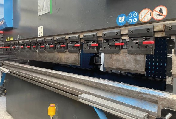 dobladora de 3 metros (plegado industrial)​ 2